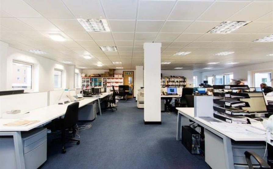 Large office available in Canary Warf