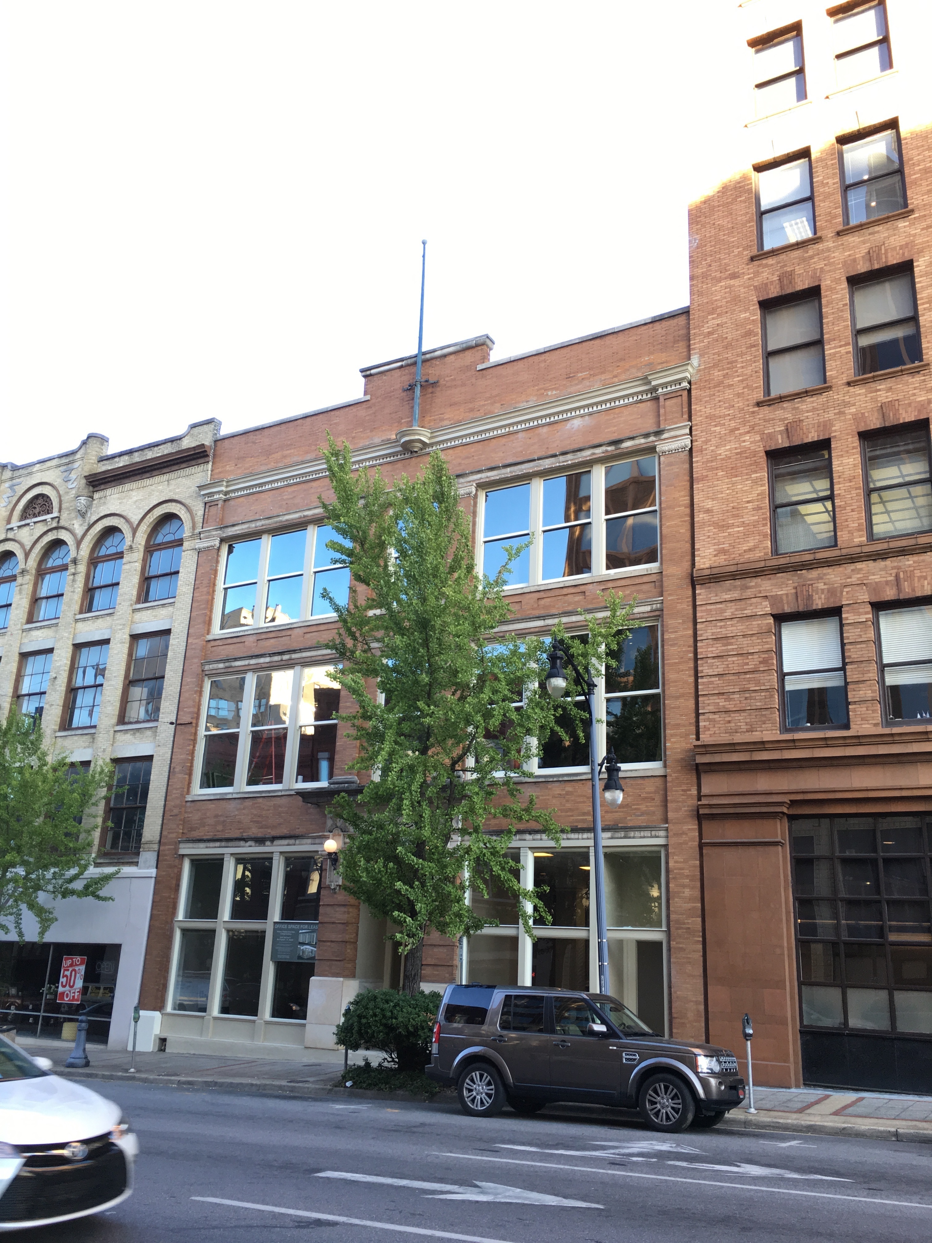 2024 3rd Ave. N, Birmingham, AL - Amazing Modern Industrial-Style Office Suites & Workstations 2024 3rd Ave. N, Birmingham, AL - Amazing Modern Industrial-Style Office Suites & Workstations
