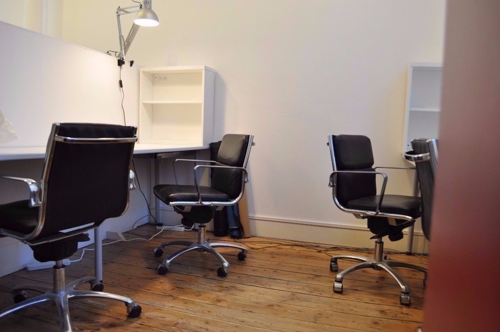 Co-working creative office desk space - Farringdon ( 320/month)