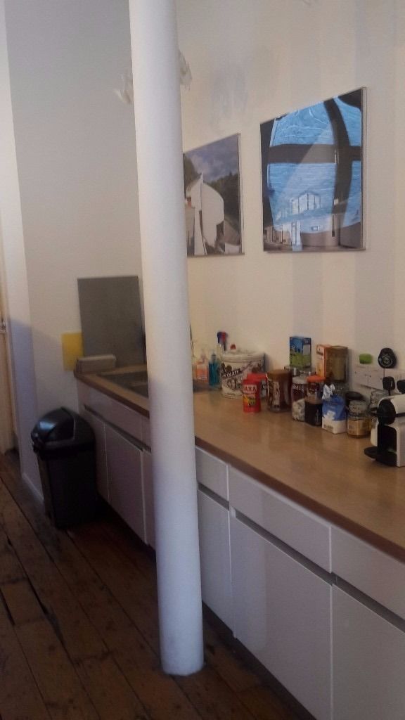 Co-working creative office desk space - Farringdon ( 320/month)