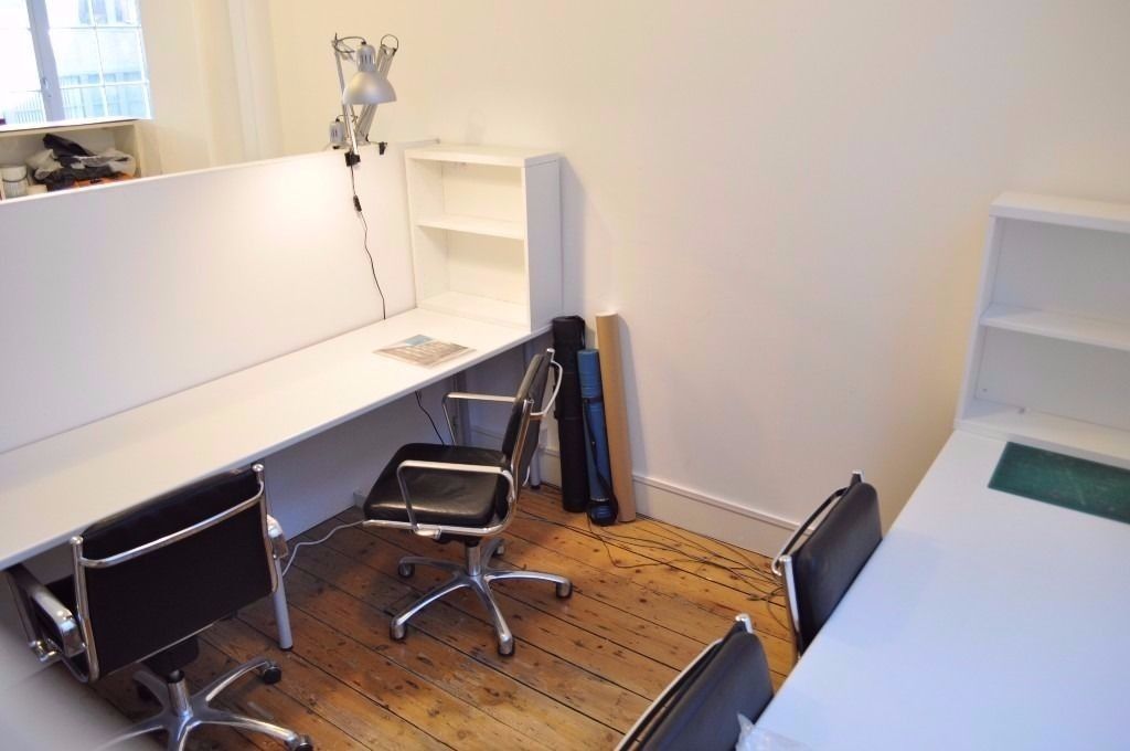 Co-working creative office desk space - Farringdon ( 320/month)
