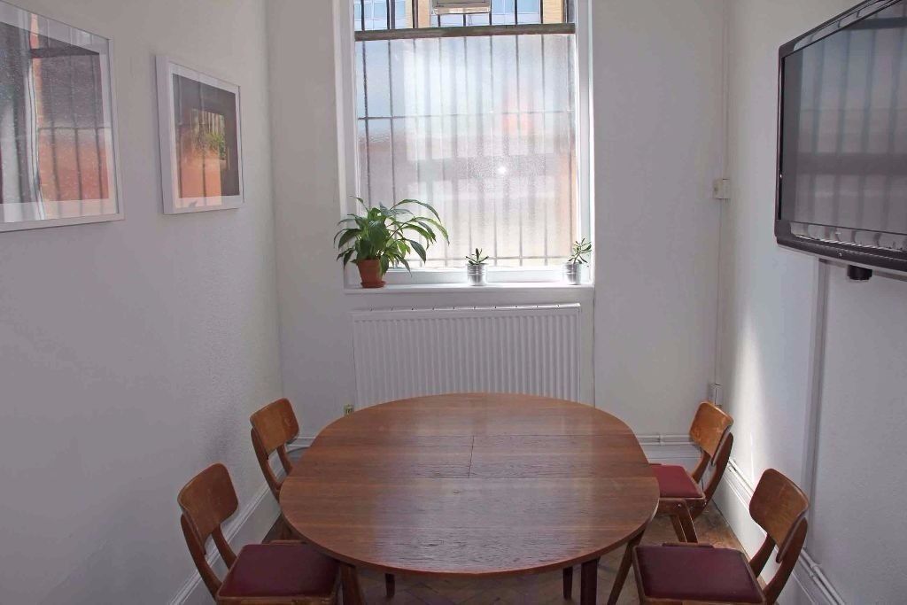 5 Desks available at Creative Blocks