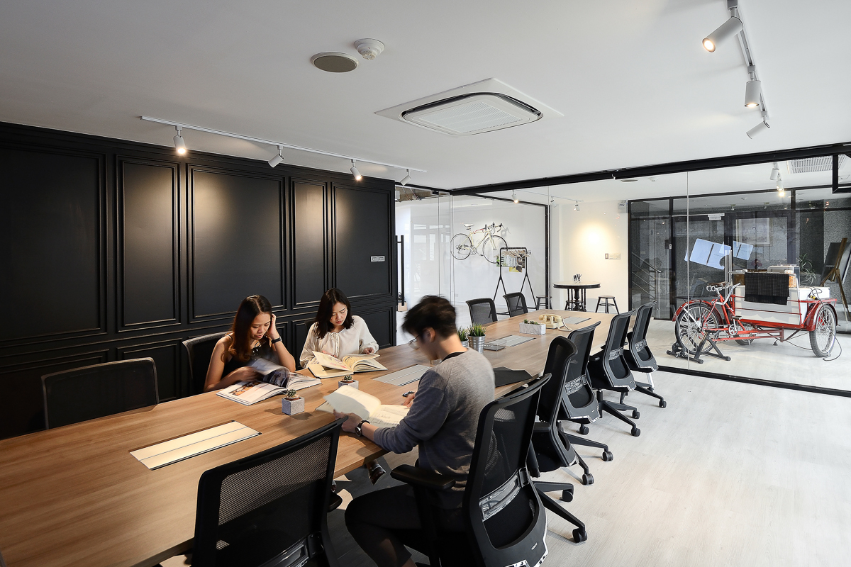 12-pax Meeting Room