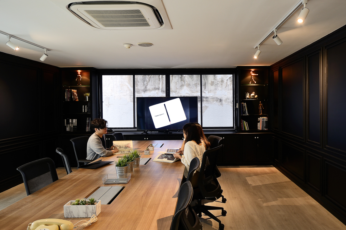 12-pax Meeting Room