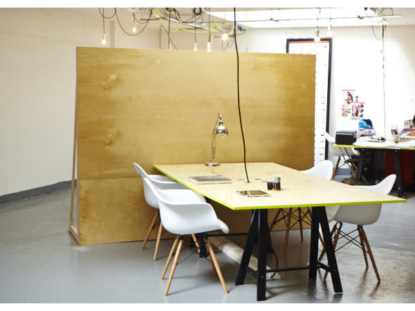 Friendly Studio - 4 desks available 