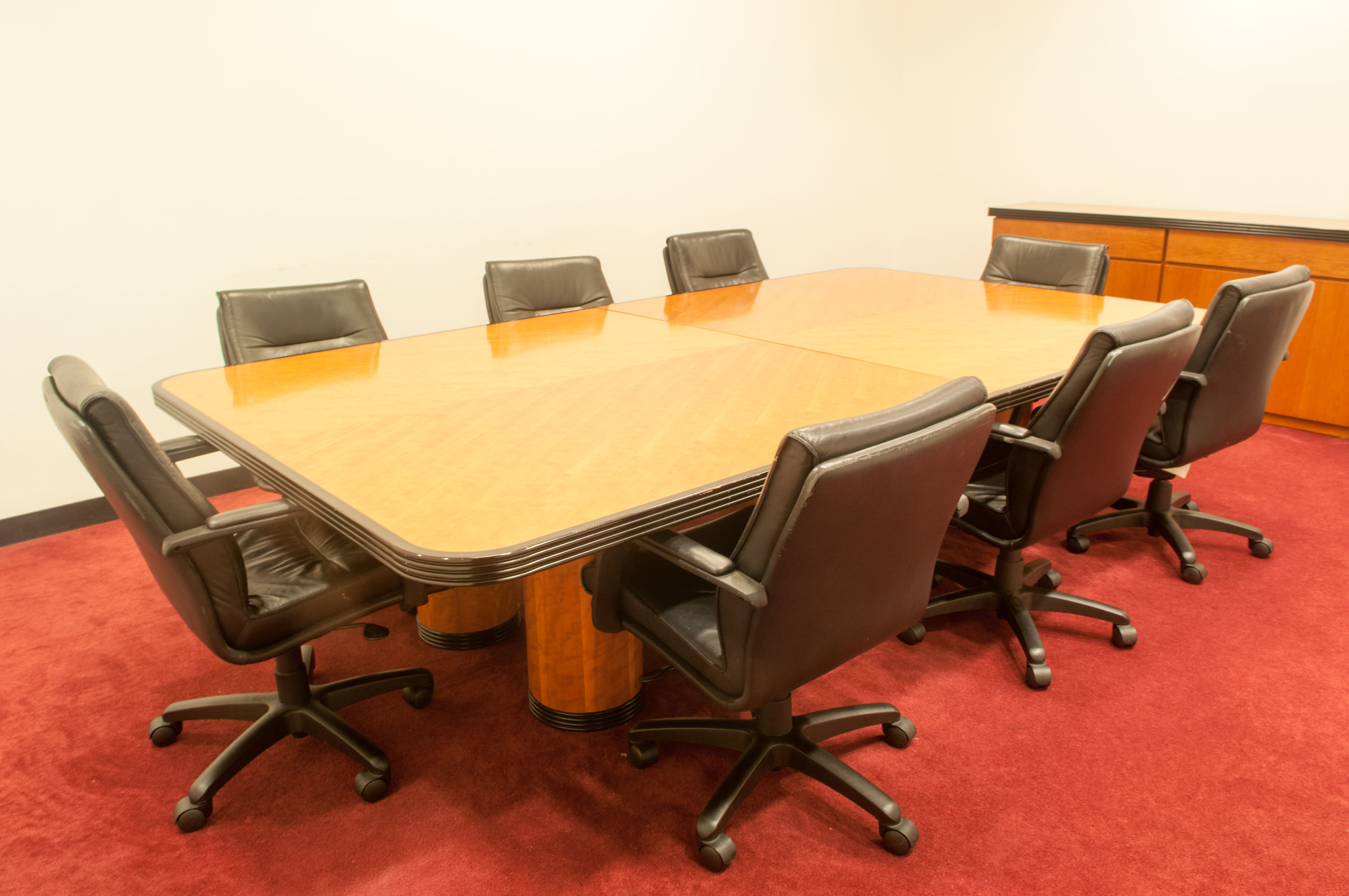 10 person wired conference room