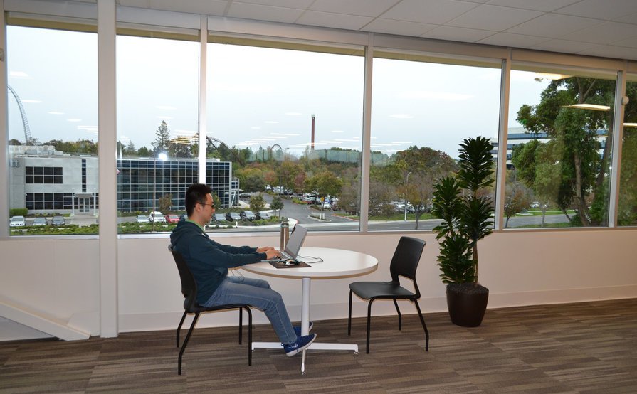 Hot Desk for 1 With Window View Hot Desk for 1 With Window View