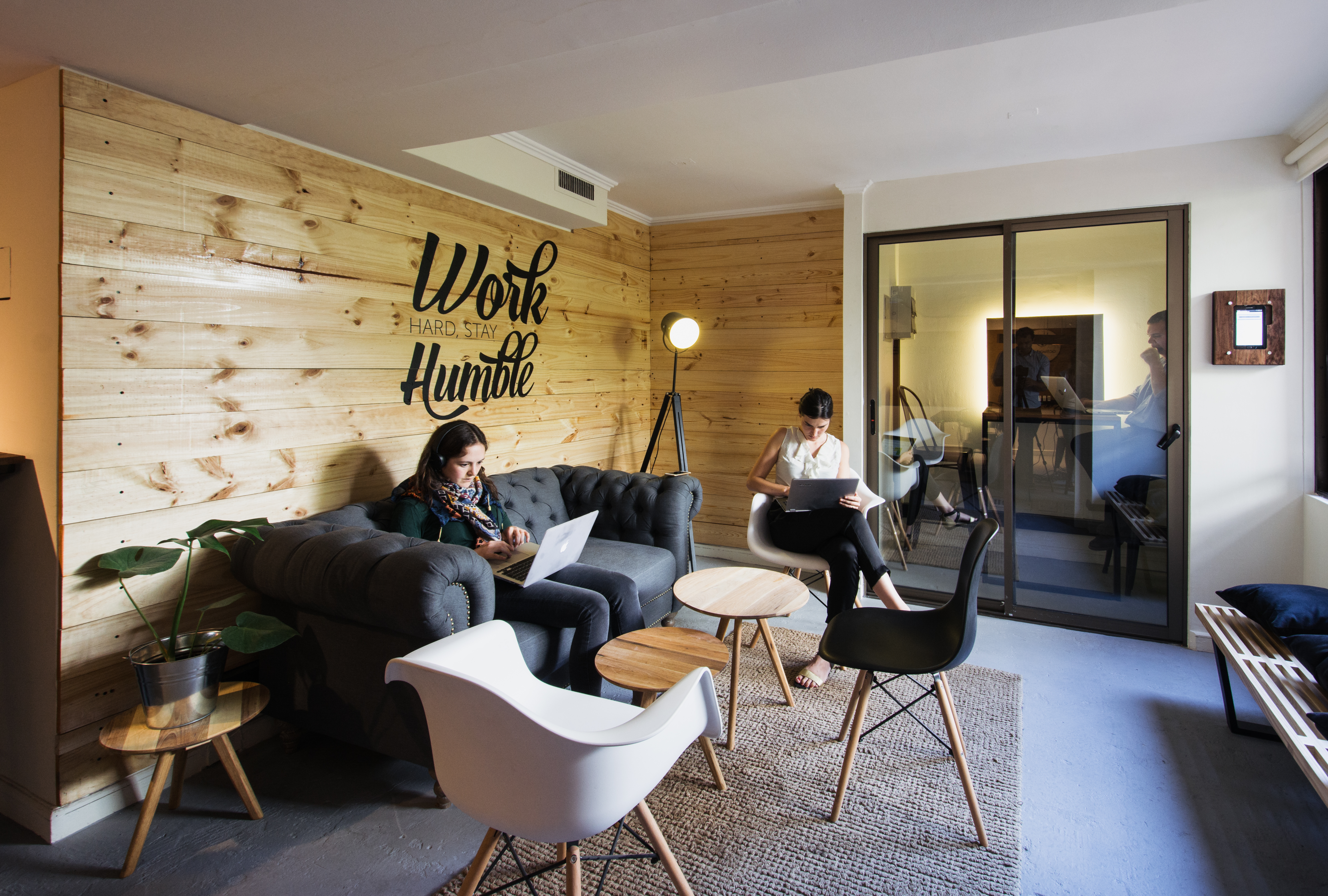 Edge Cowork - Hot Desks Edge Cowork - Hot Desks