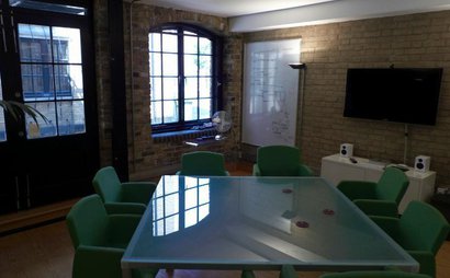Bermondsey Street SE1 in friendly warehouse space Bermondsey Street SE1 in friendly warehouse space