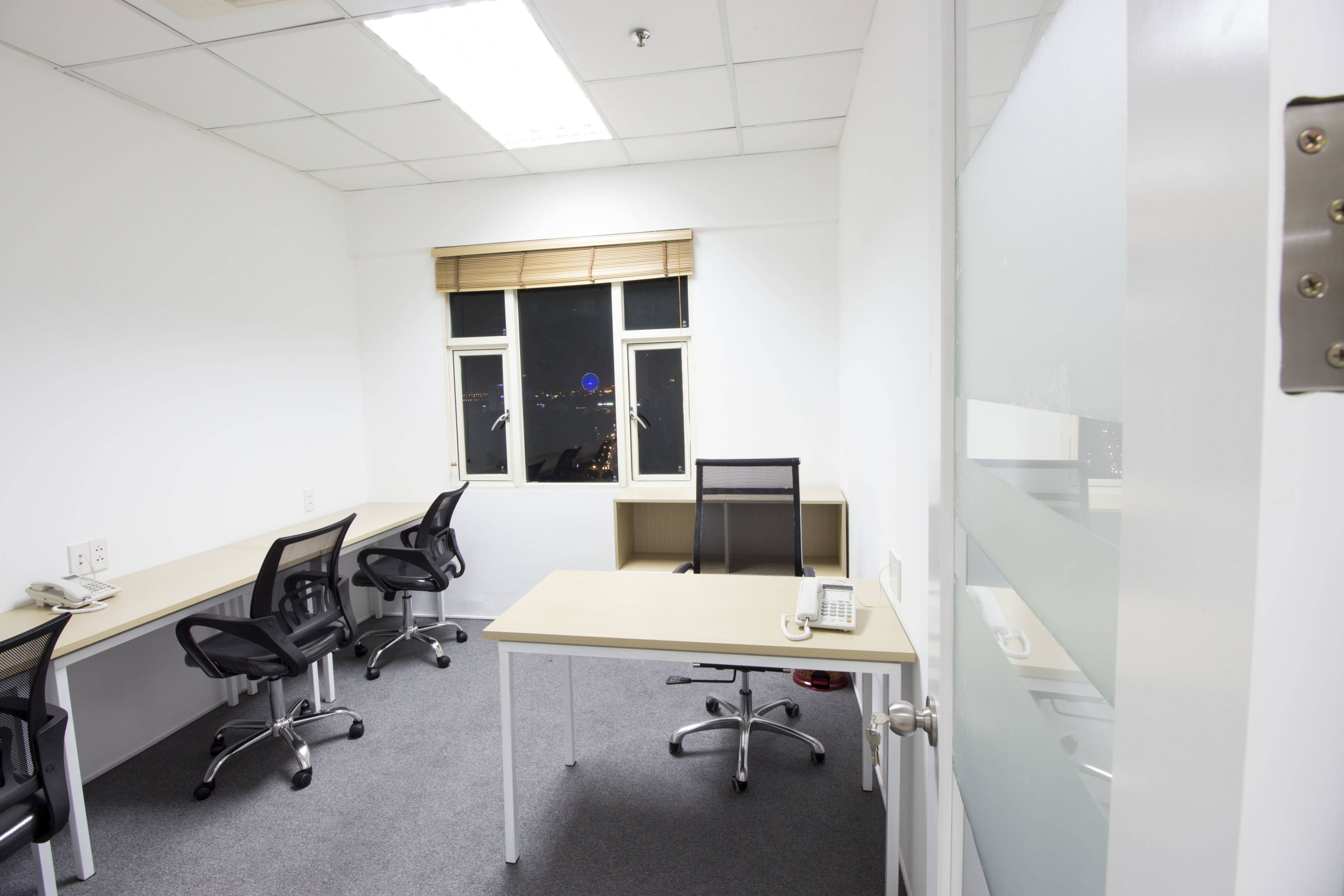 Studio Private room Desks Near Me