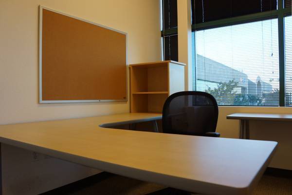 Private Deluxe Office 95sqft Private Deluxe Office 95sqft