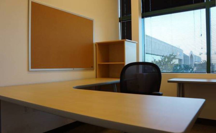 Private Deluxe Office 95sqft Private Deluxe Office 95sqft