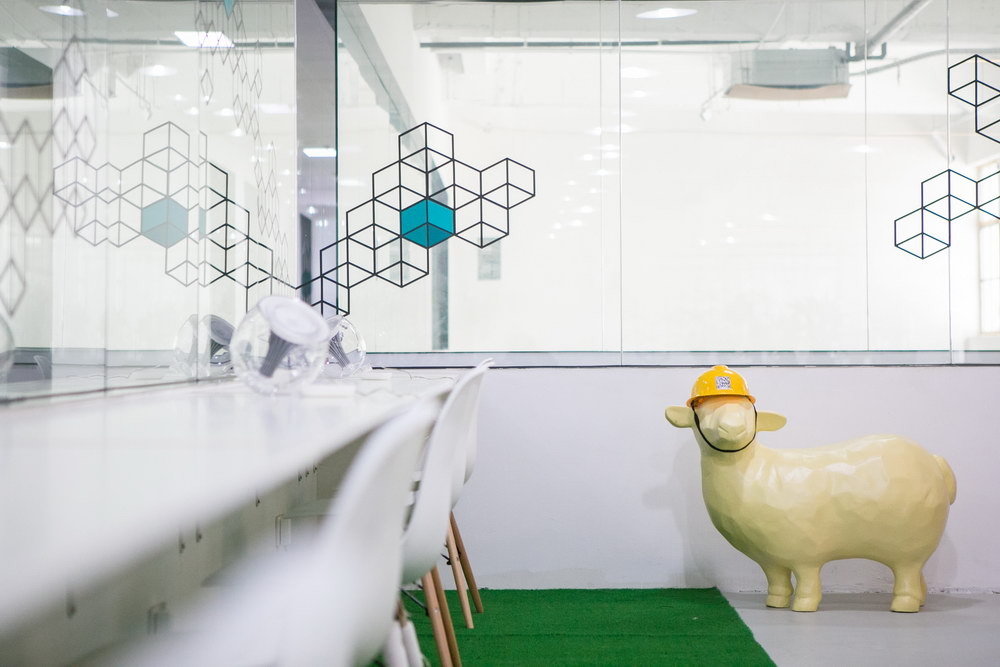 BUNDSPACE coworking space with Hot Desks & More BUNDSPACE coworking space with Hot Desks & More