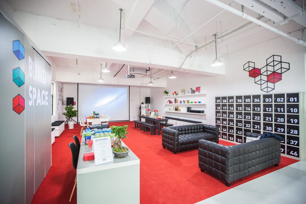 BUNDSPACE coworking space with Hot Desks & More BUNDSPACE coworking space with Hot Desks & More