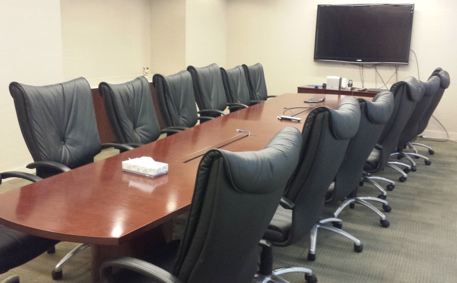 Large Conference Room with Natural Light Large Conference Room with Natural Light