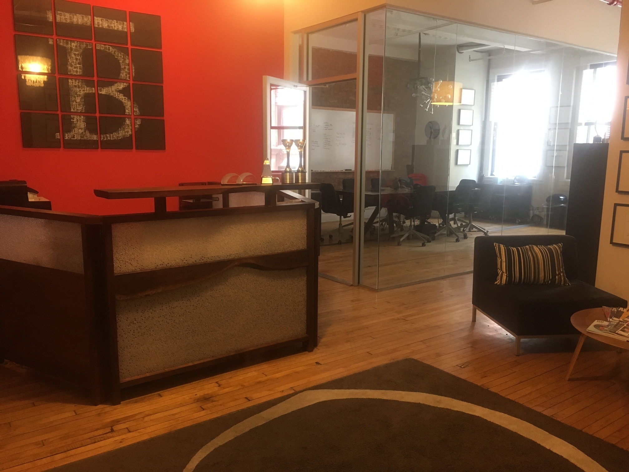 8 desks available in Chelsea Design Firm 8 desks available in Chelsea Design Firm