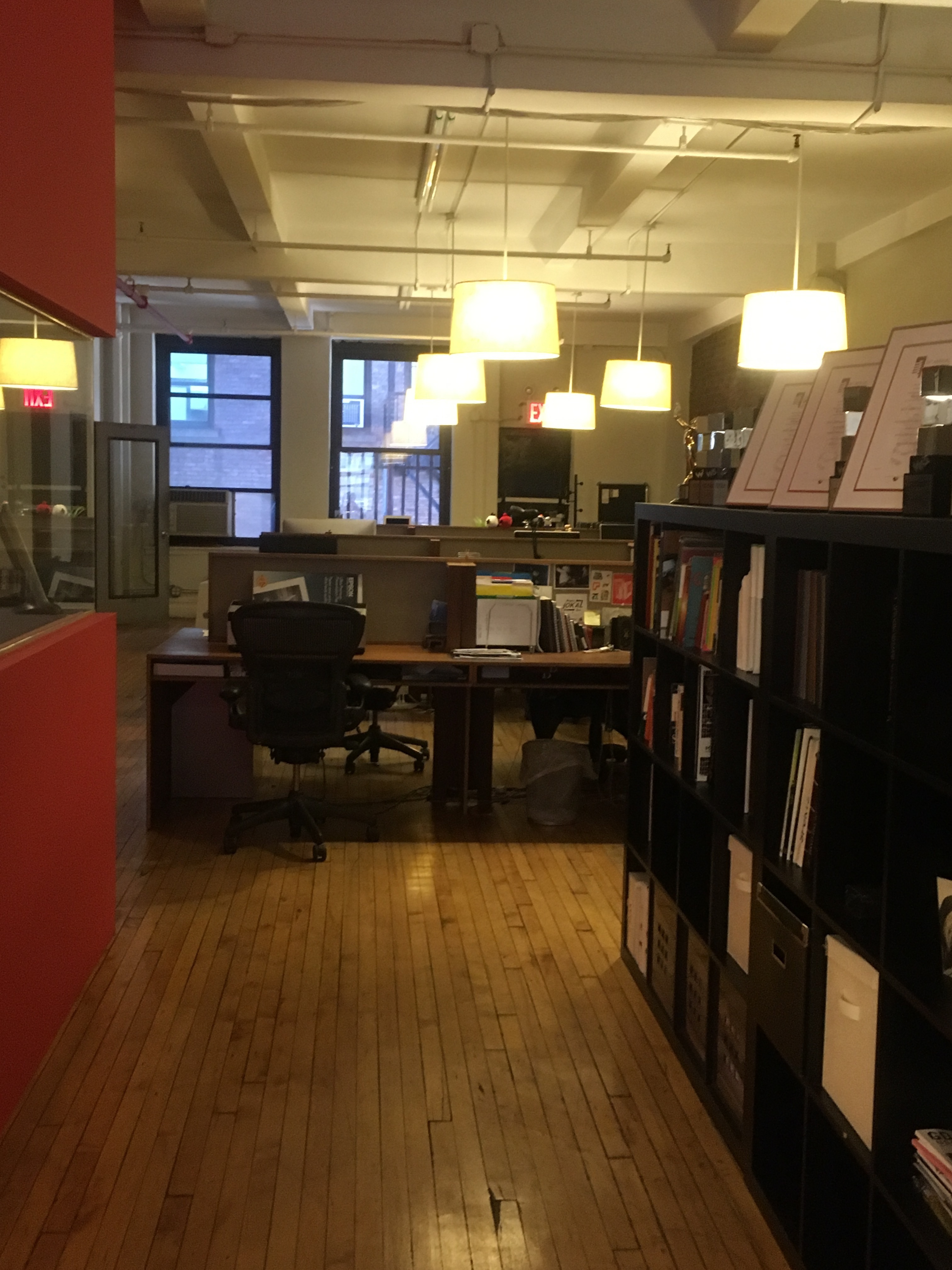 8 desks available in Chelsea Design Firm 8 desks available in Chelsea Design Firm