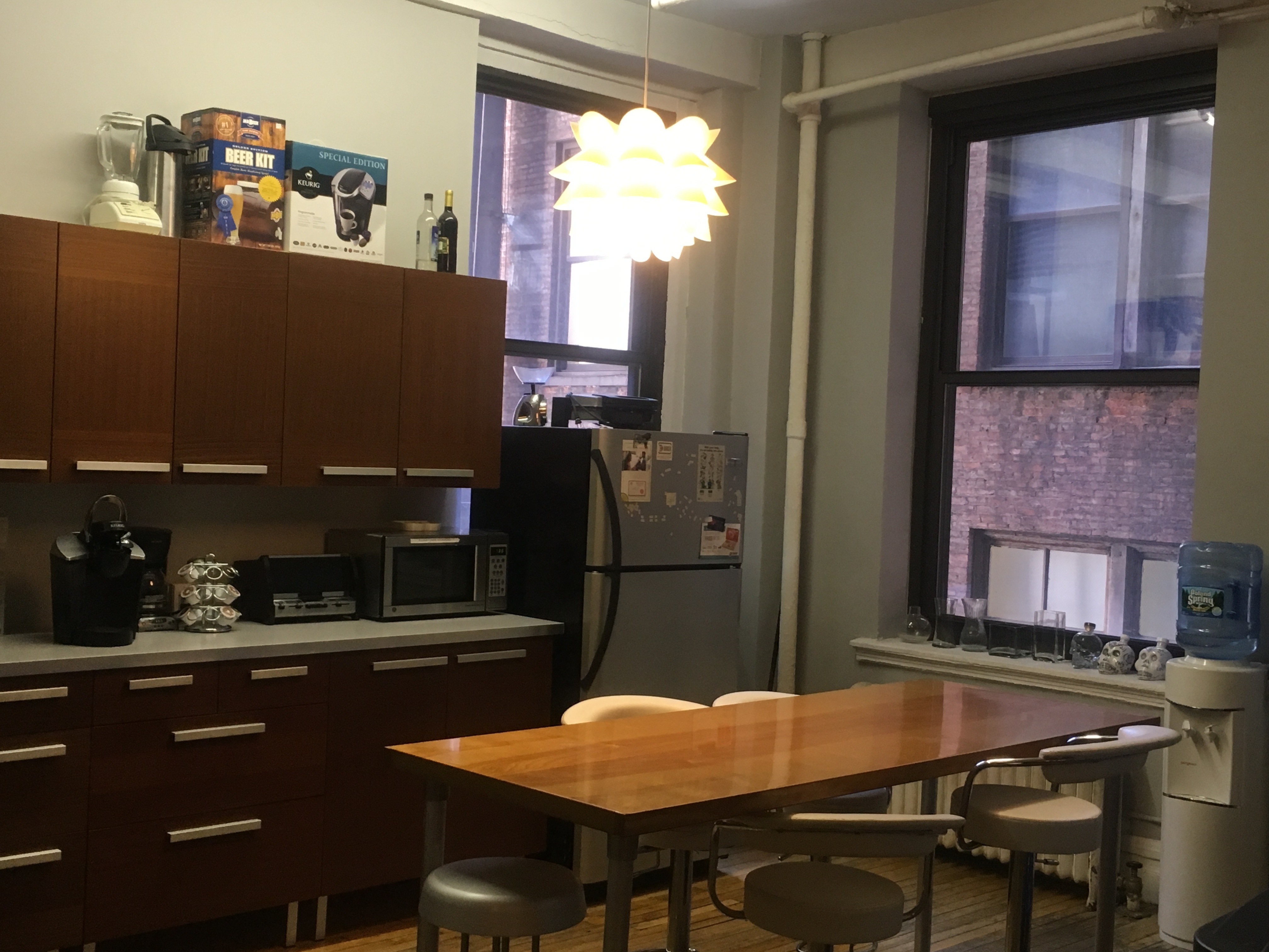 8 desks available in Chelsea Design Firm 8 desks available in Chelsea Design Firm