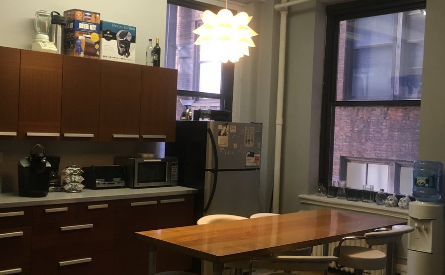 8 desks available in Chelsea Design Firm 8 desks available in Chelsea Design Firm