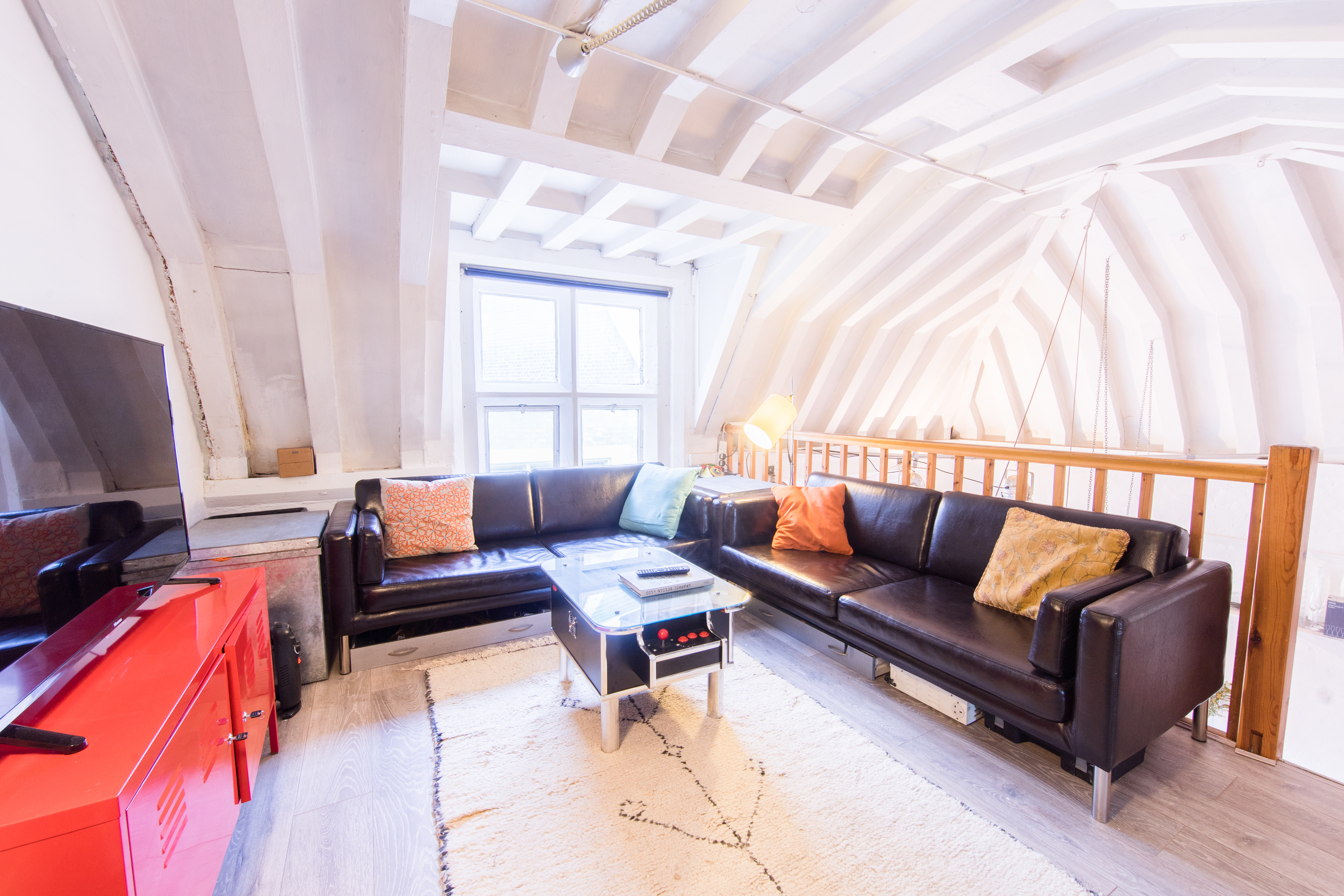 2 Office Desks Available to Rent