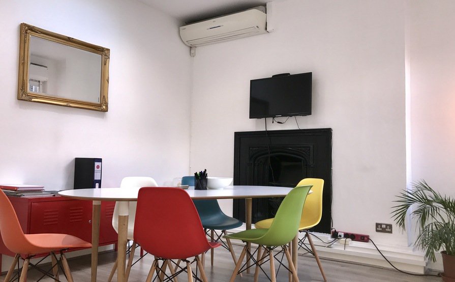 Top Location, MAYFAIR - Desks Space with Elegant Meeting Room Access Top Location, MAYFAIR - Desks Space with Elegant Meeting Room Access