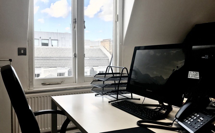 Top Location, MAYFAIR - Desks Space with Elegant Meeting Room Access Top Location, MAYFAIR - Desks Space with Elegant Meeting Room Access