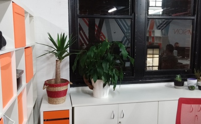 2x Desks avaliable 2x Desks avaliable