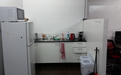 2x Desks avaliable 2x Desks avaliable