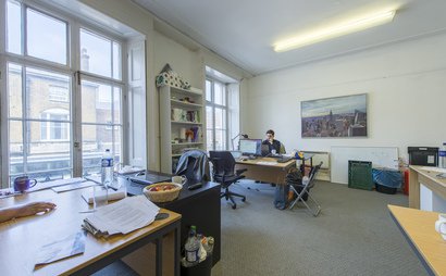 Office & Desk Space behind Buckingham Palace (5 mins from Victoria) Office & Desk Space behind Buckingham Palace (5 mins from Victoria)
