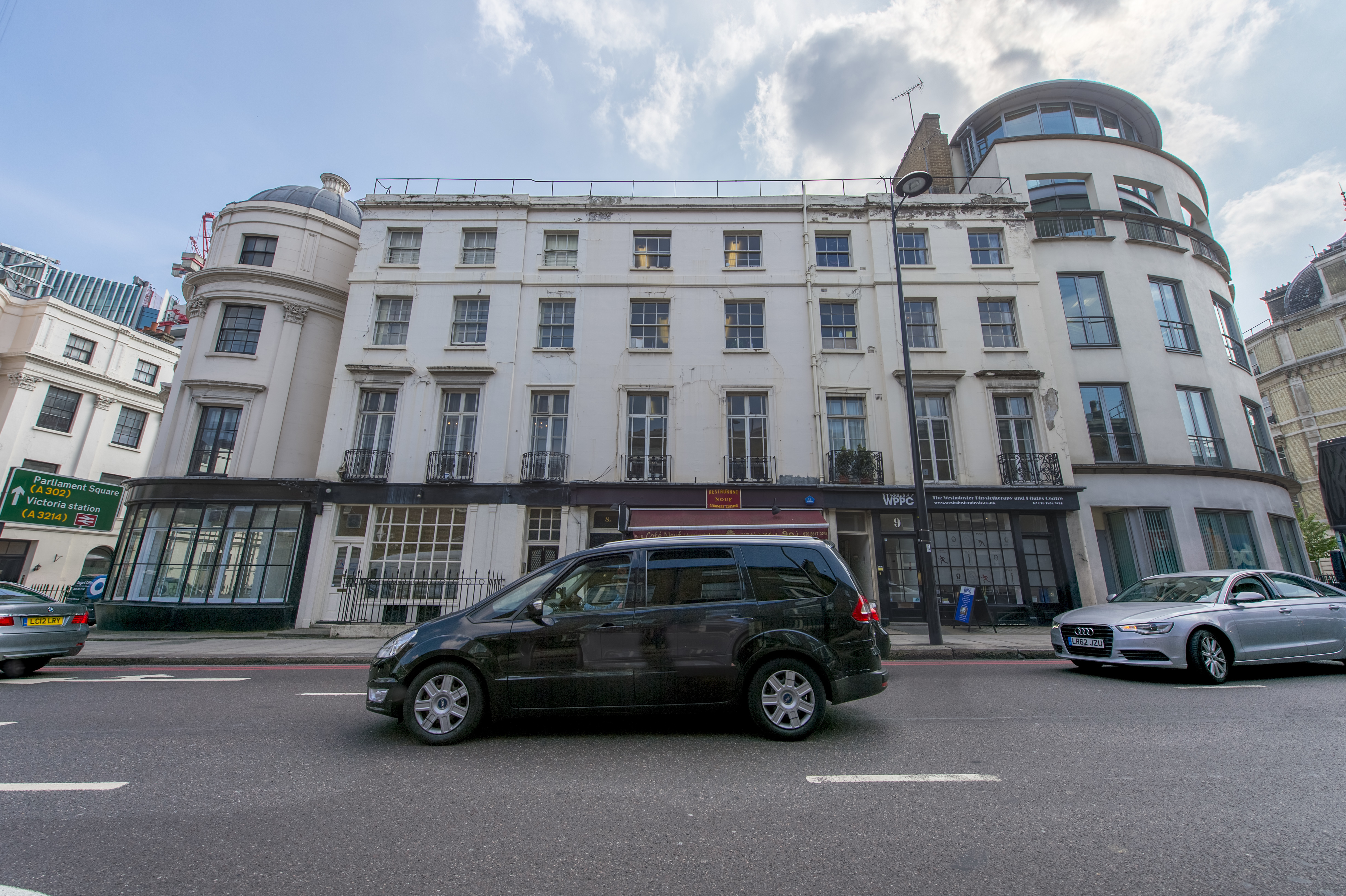 Office & Desk Space behind Buckingham Palace (5 mins from Victoria)