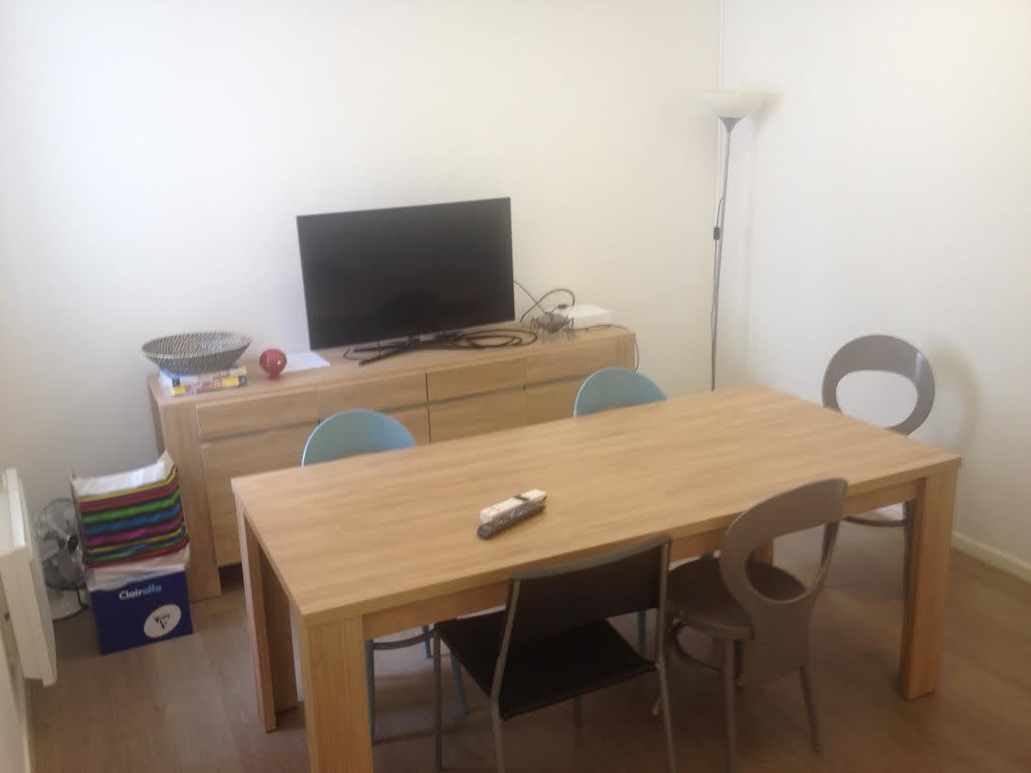 Centre Bordeaux - salle 6 personnes avec TV + HDMI