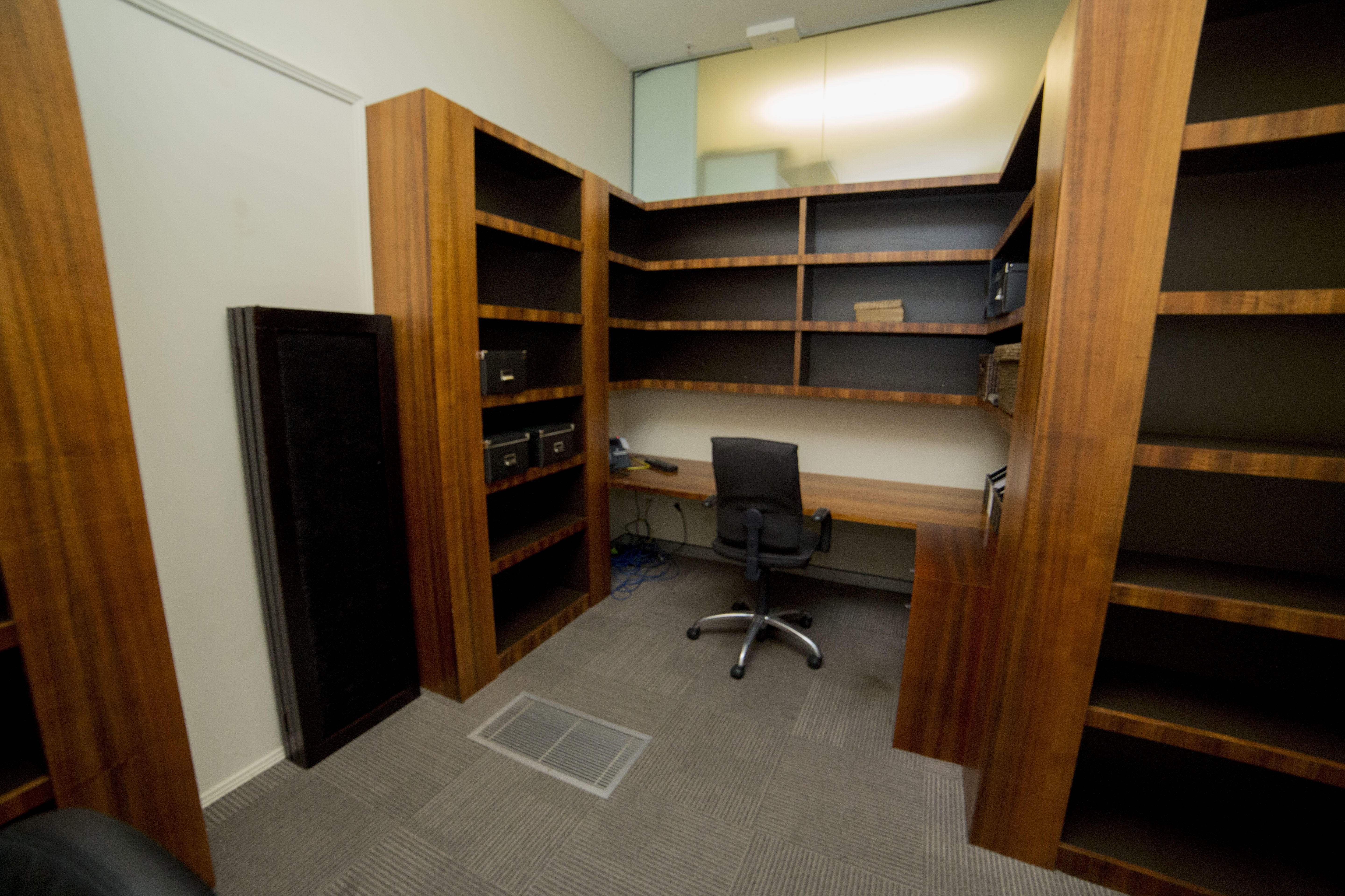 Private office and meeting room. Private office and meeting room.