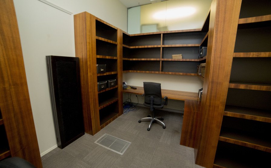Private office and meeting room. Private office and meeting room.