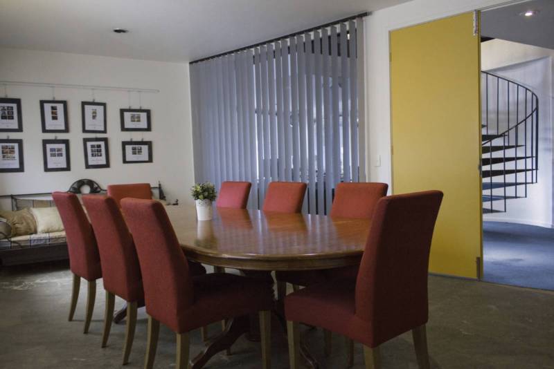 Artisan Hub - Desks and Office Spaces for Film/Media/Graphic/Games Professionals