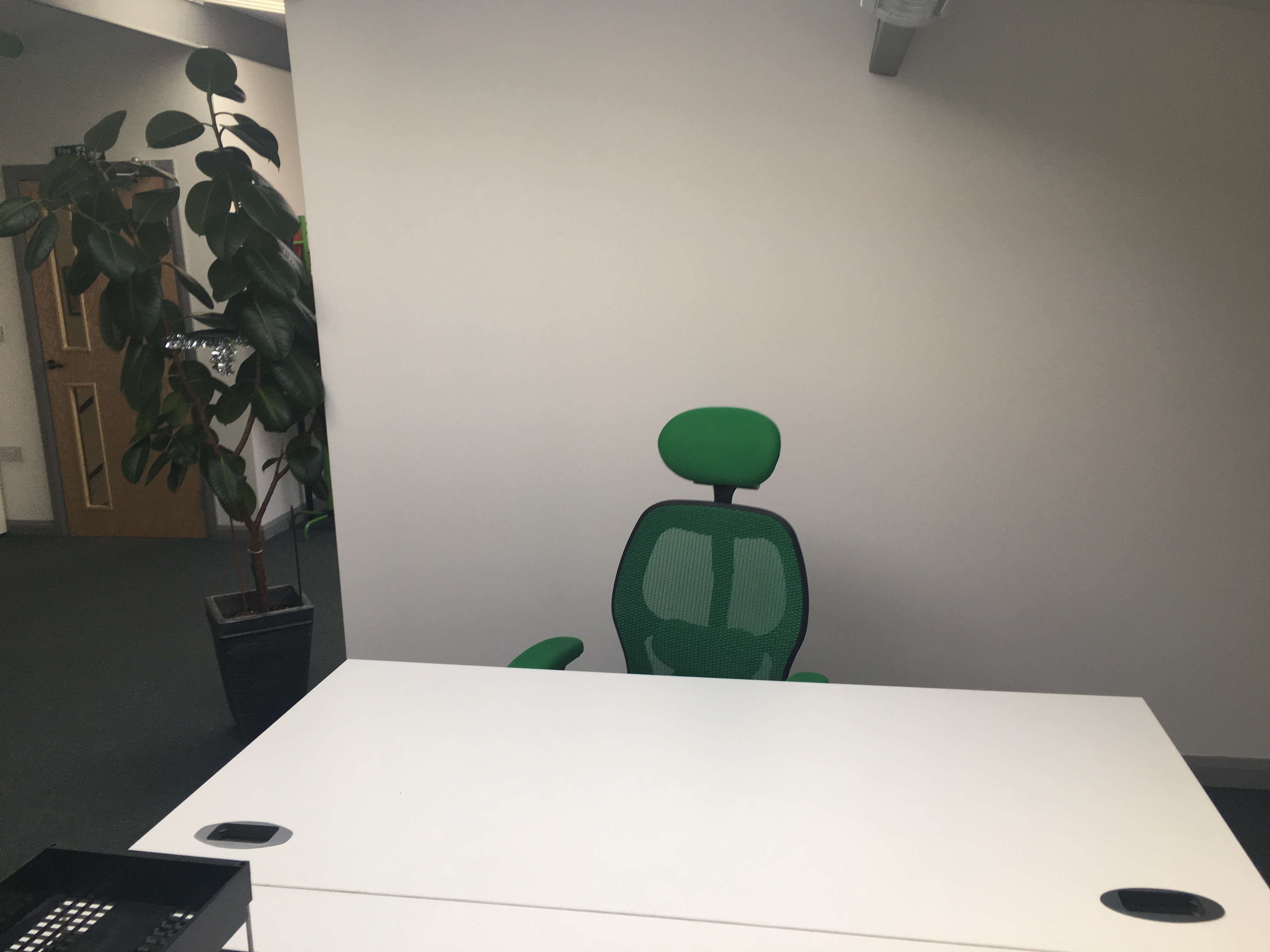 Let By open plan Office Desk/s & Meeting space