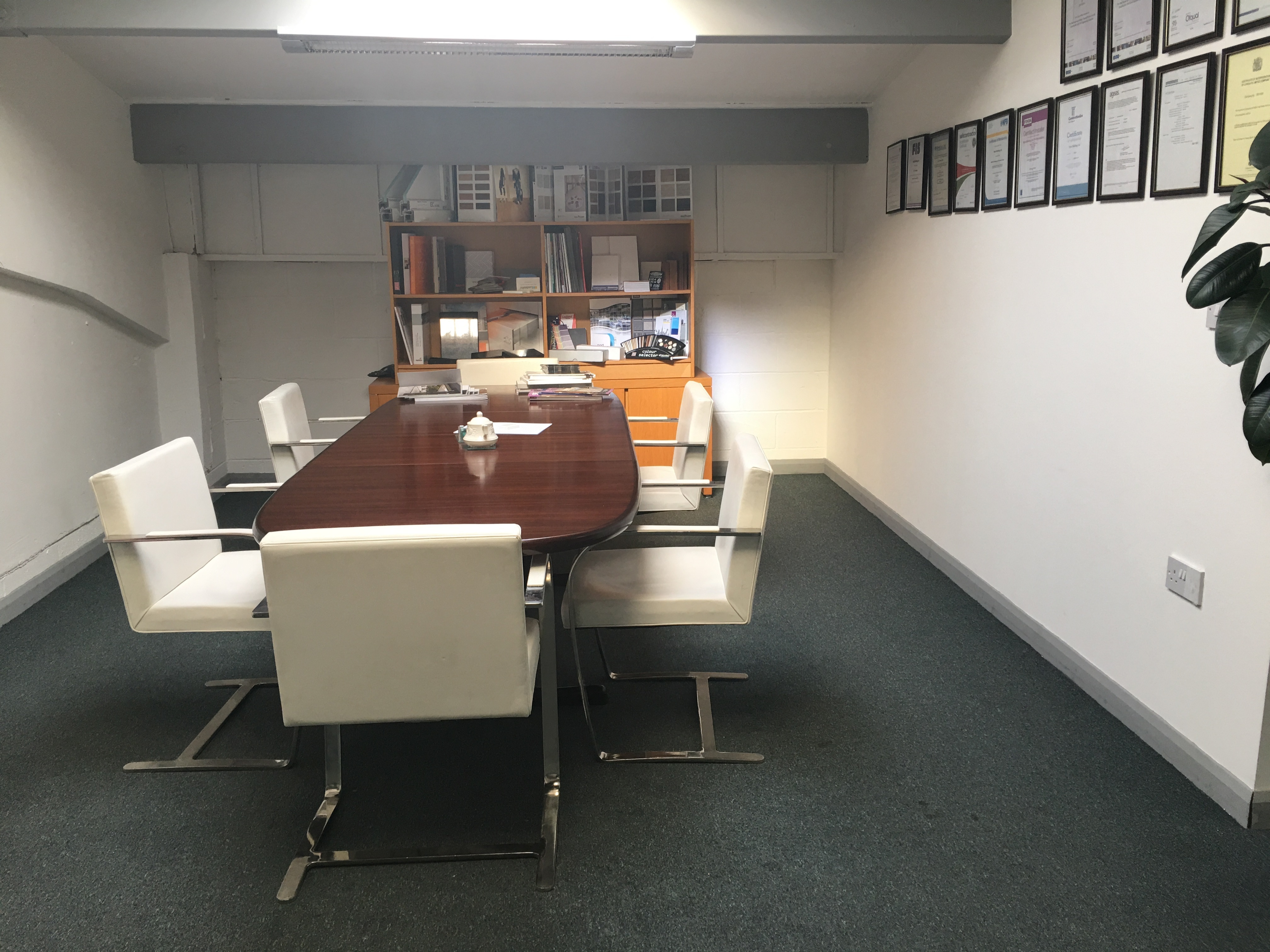 Let By open plan Office Desk/s & Meeting space