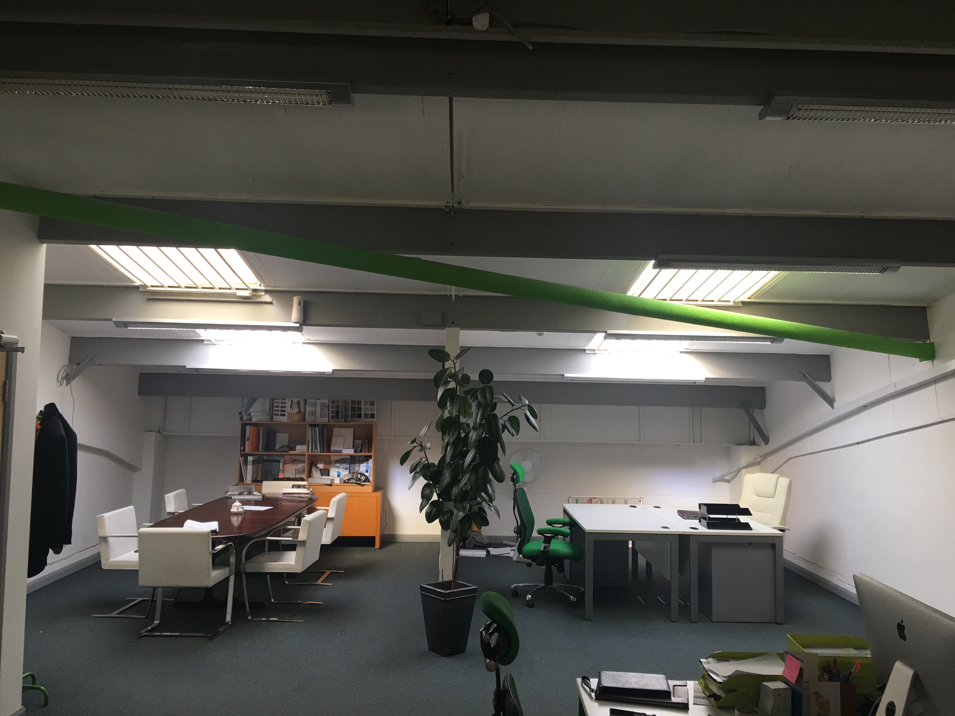 Let By open plan Office Desk/s & Meeting space