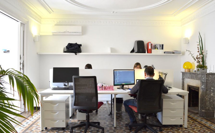 Weekly coworking desk Weekly coworking desk