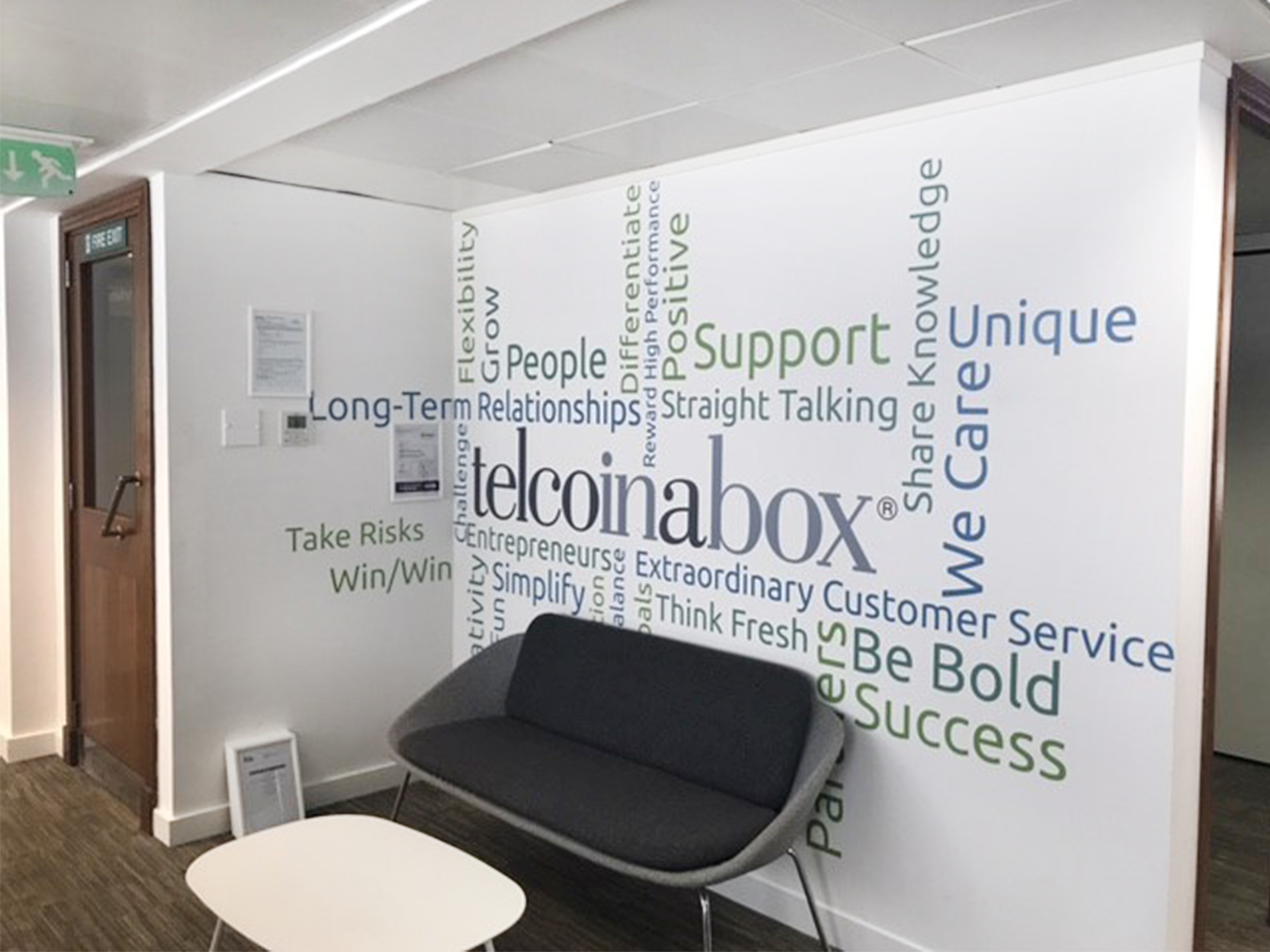 12 x Desks in newly furnished, serviced & sociable office in Moorgate. Available from the 24th July 12 x Desks in newly furnished, serviced & sociable office in Moorgate. Available from the 24th July