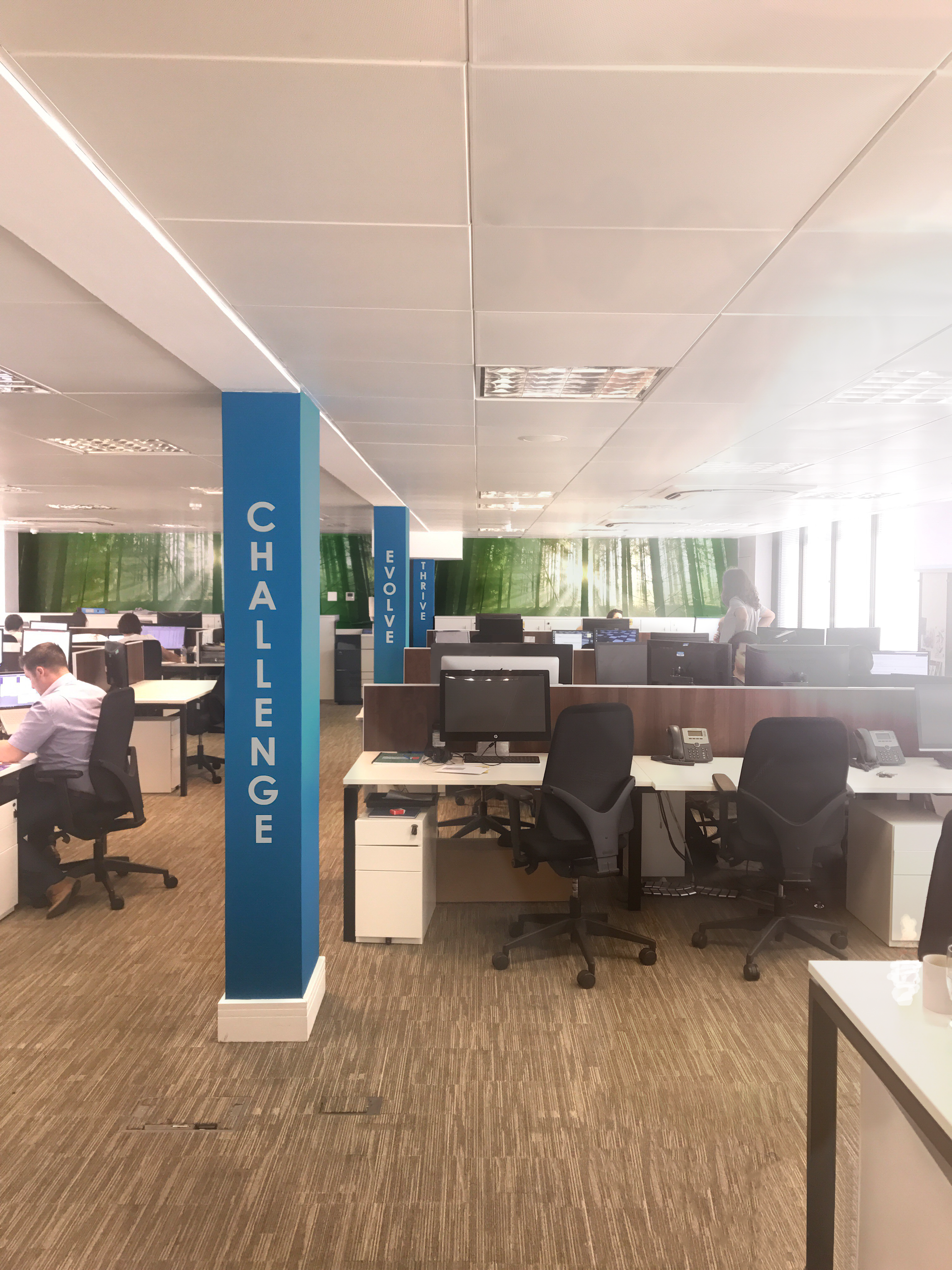 12 x Desks in newly furnished, serviced & sociable office in Moorgate. Available from the 24th July 12 x Desks in newly furnished, serviced & sociable office in Moorgate. Available from the 24th July