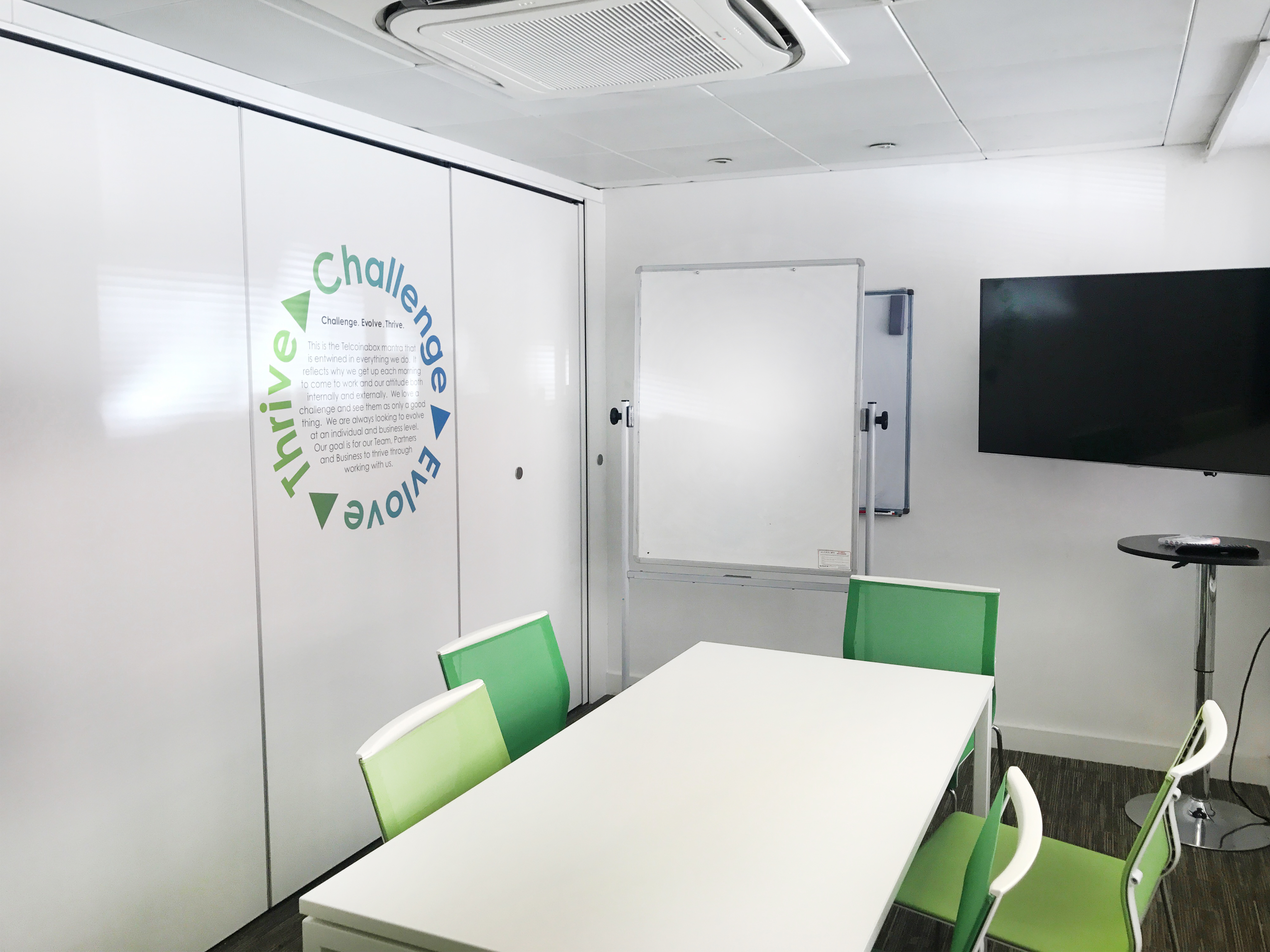 12 x Desks in newly furnished, serviced & sociable office in Moorgate. Available from the 24th July 12 x Desks in newly furnished, serviced & sociable office in Moorgate. Available from the 24th July