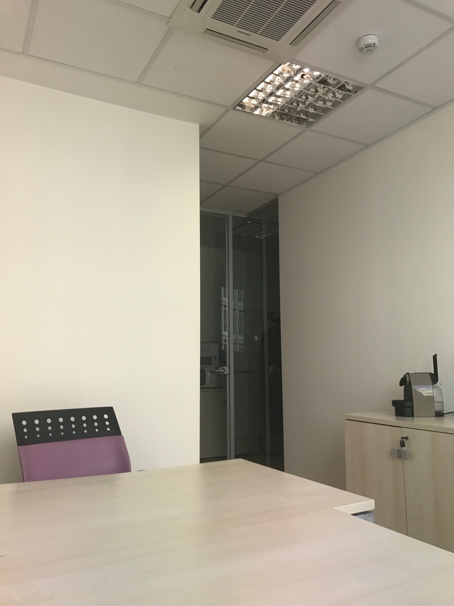 A Desk in a Semi-private Office by San Babila (introductory offer) 