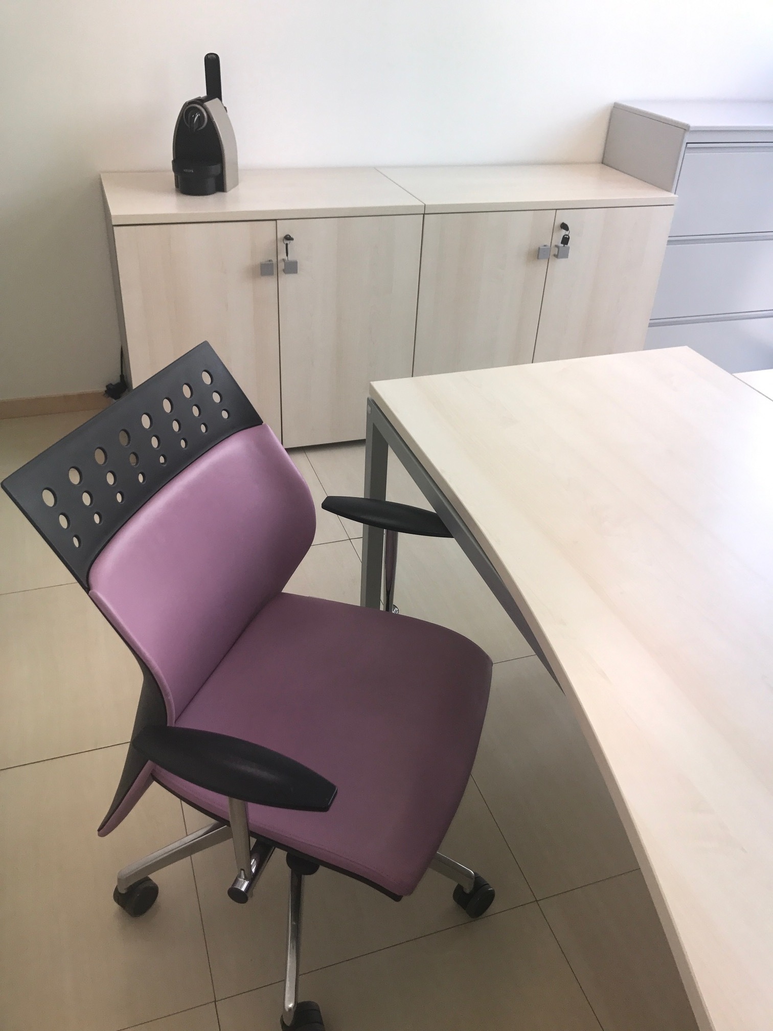 A Desk in a Semi-private Office by San Babila (introductory offer) 