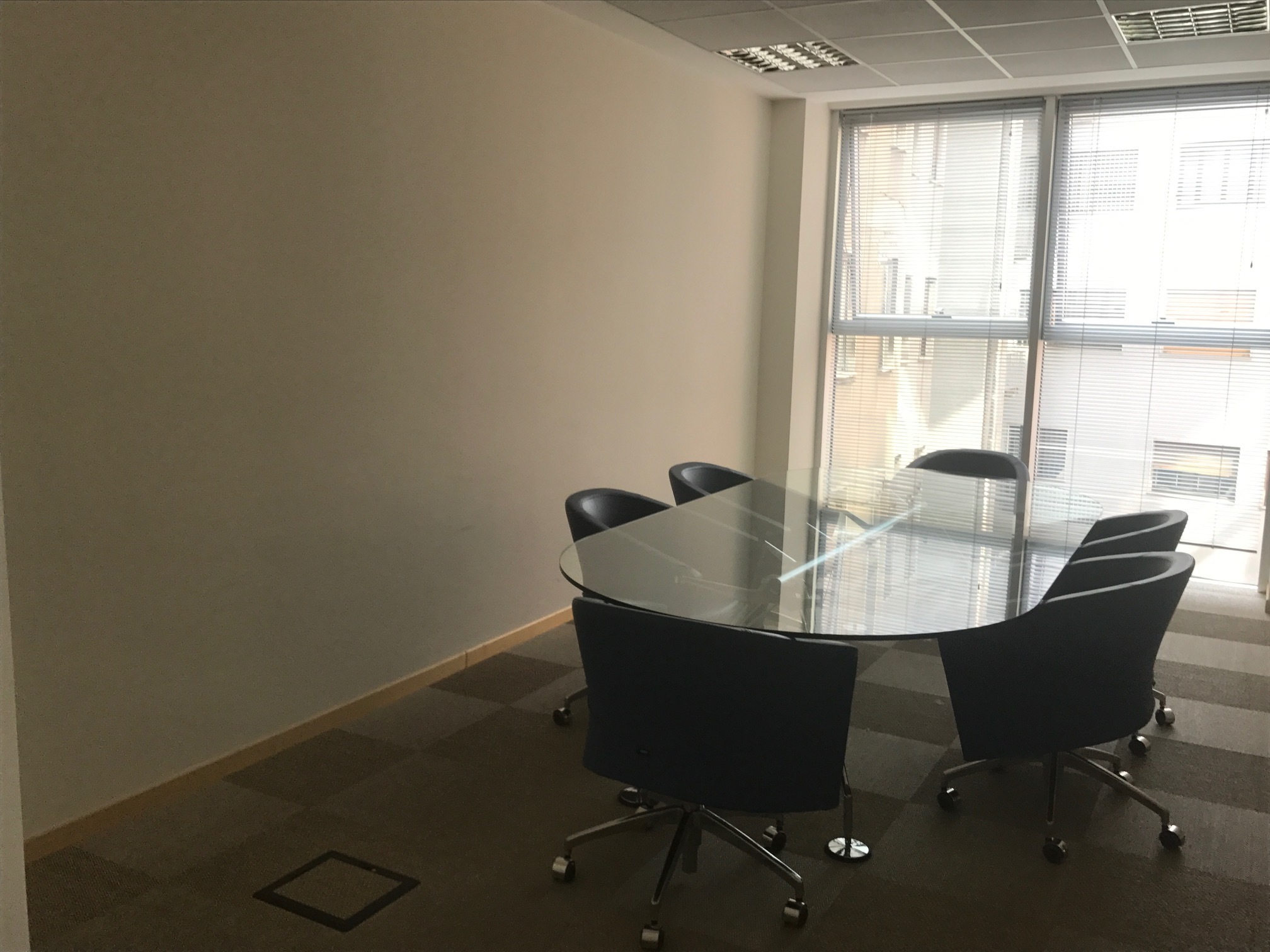 A Desk in a Semi-private Office by San Babila (introductory offer) 