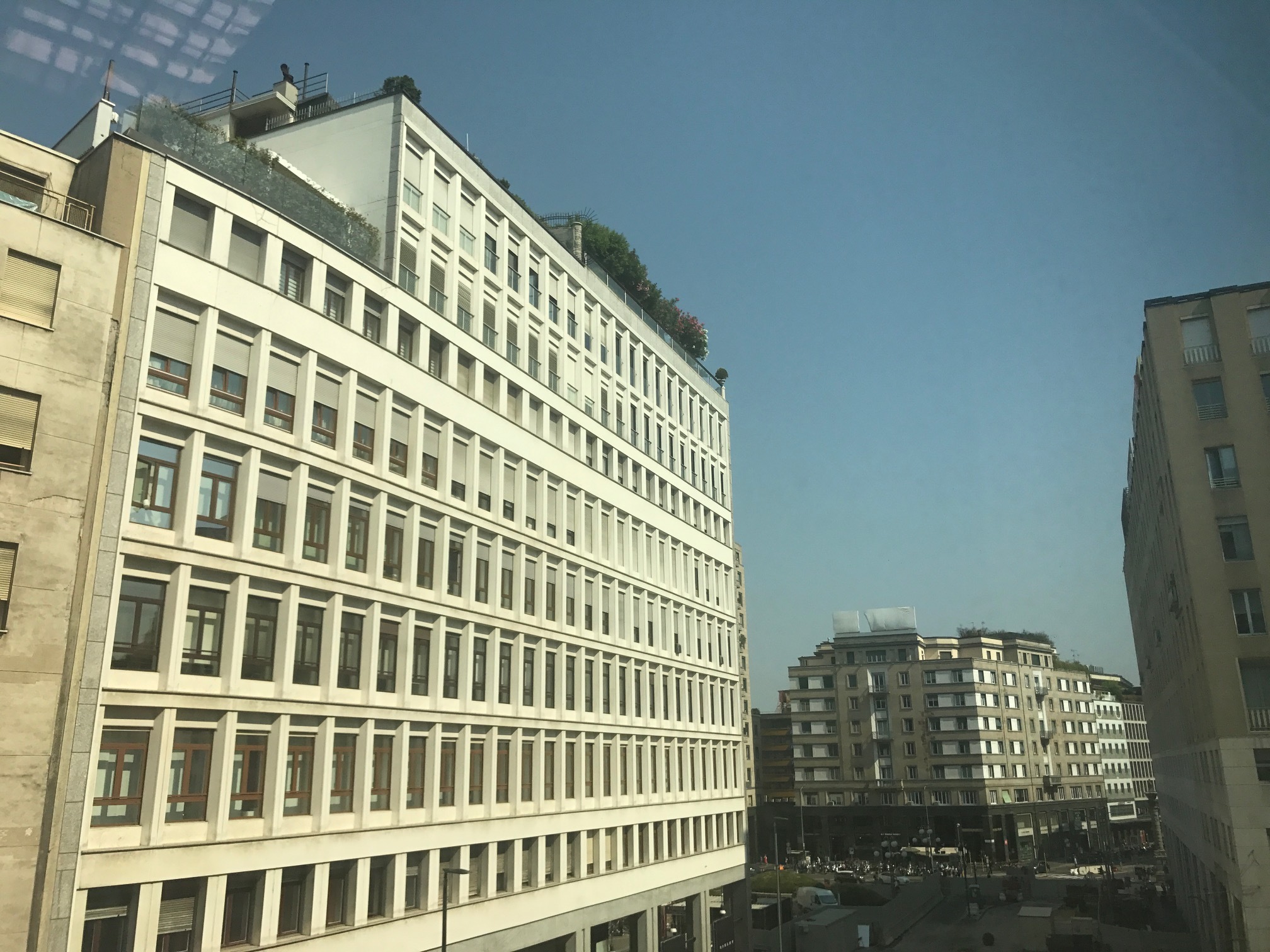 A Desk in a Semi-private Office by San Babila (introductory offer) 