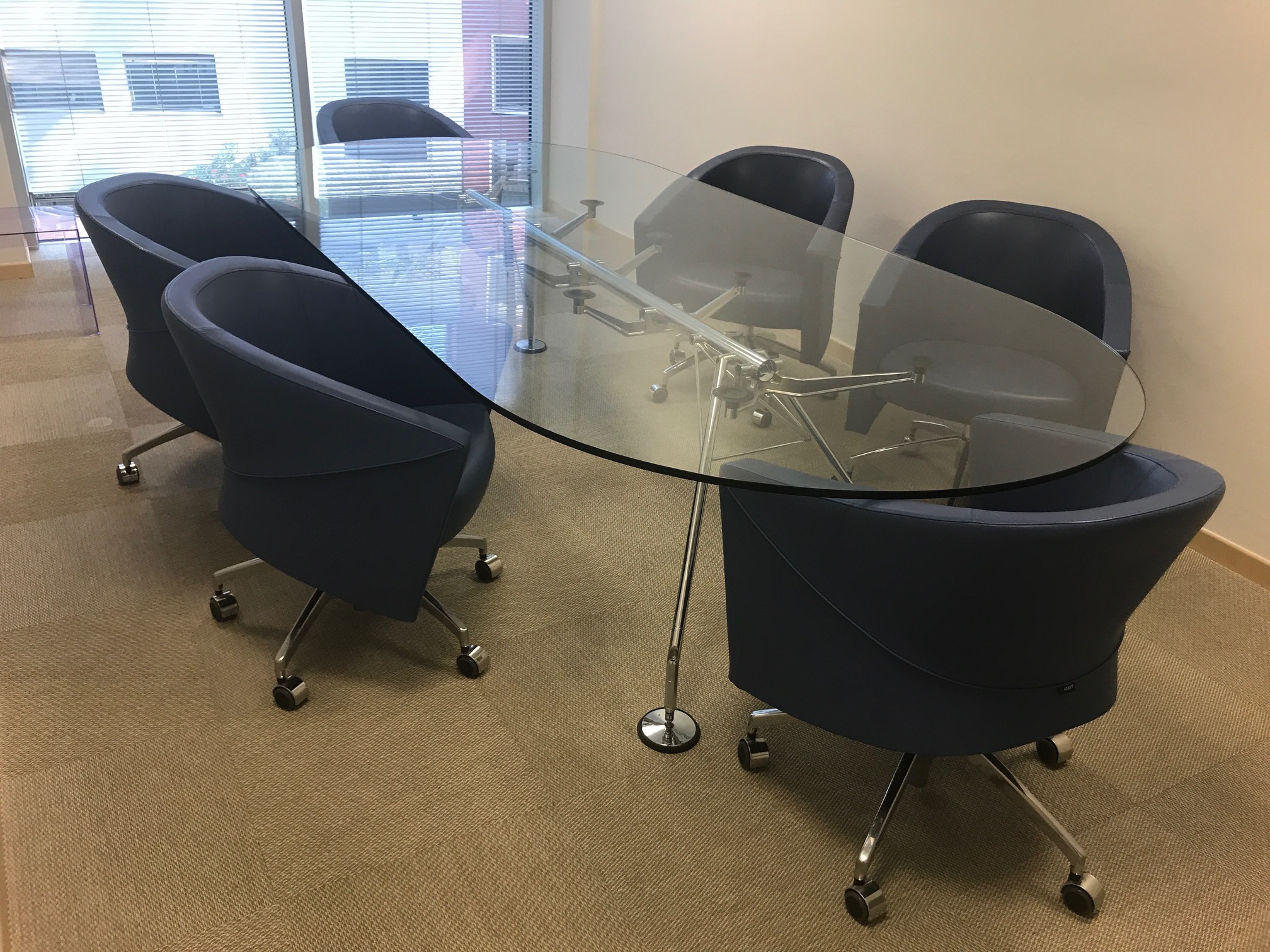 San Babila Private Meeting Room (6 person)