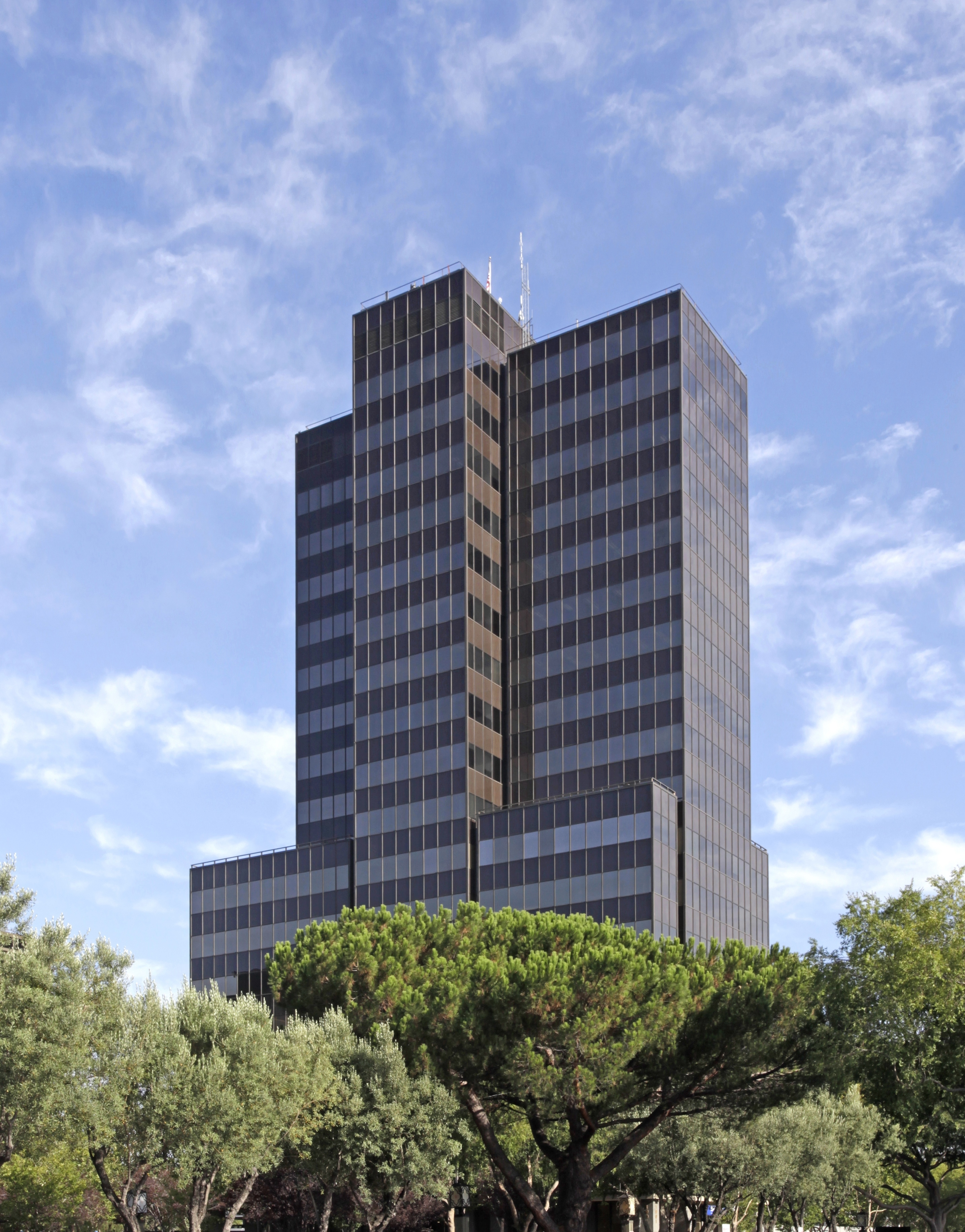 Private Desk Space w/ Storage Lockers