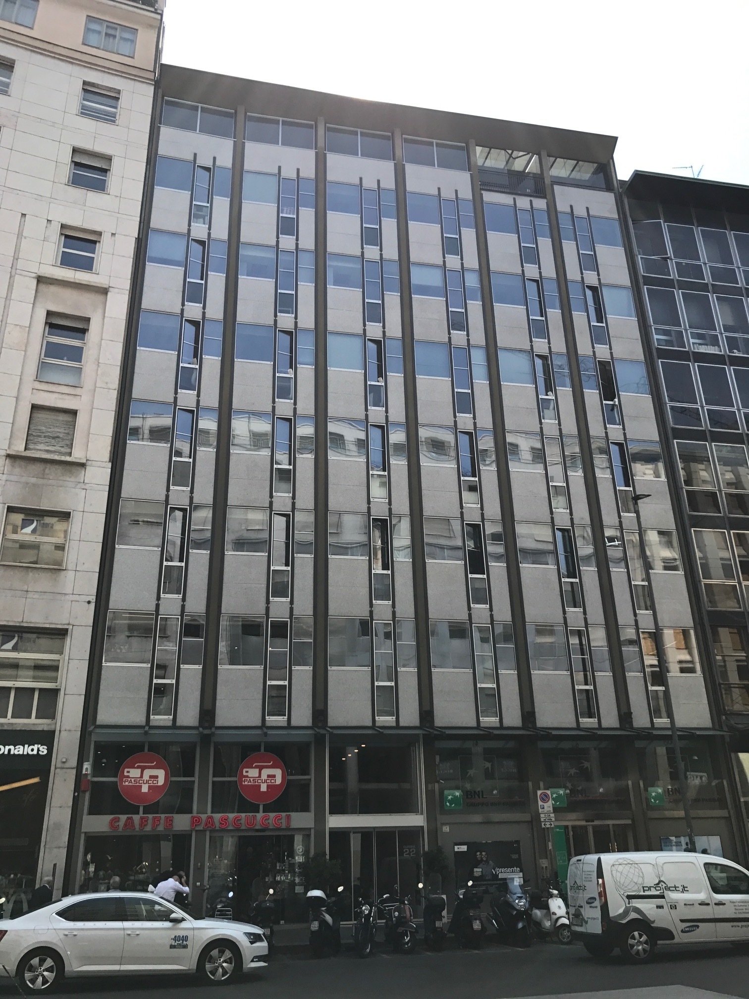 A Desk in a Semi-private Office by San Babila (introductory offer) 