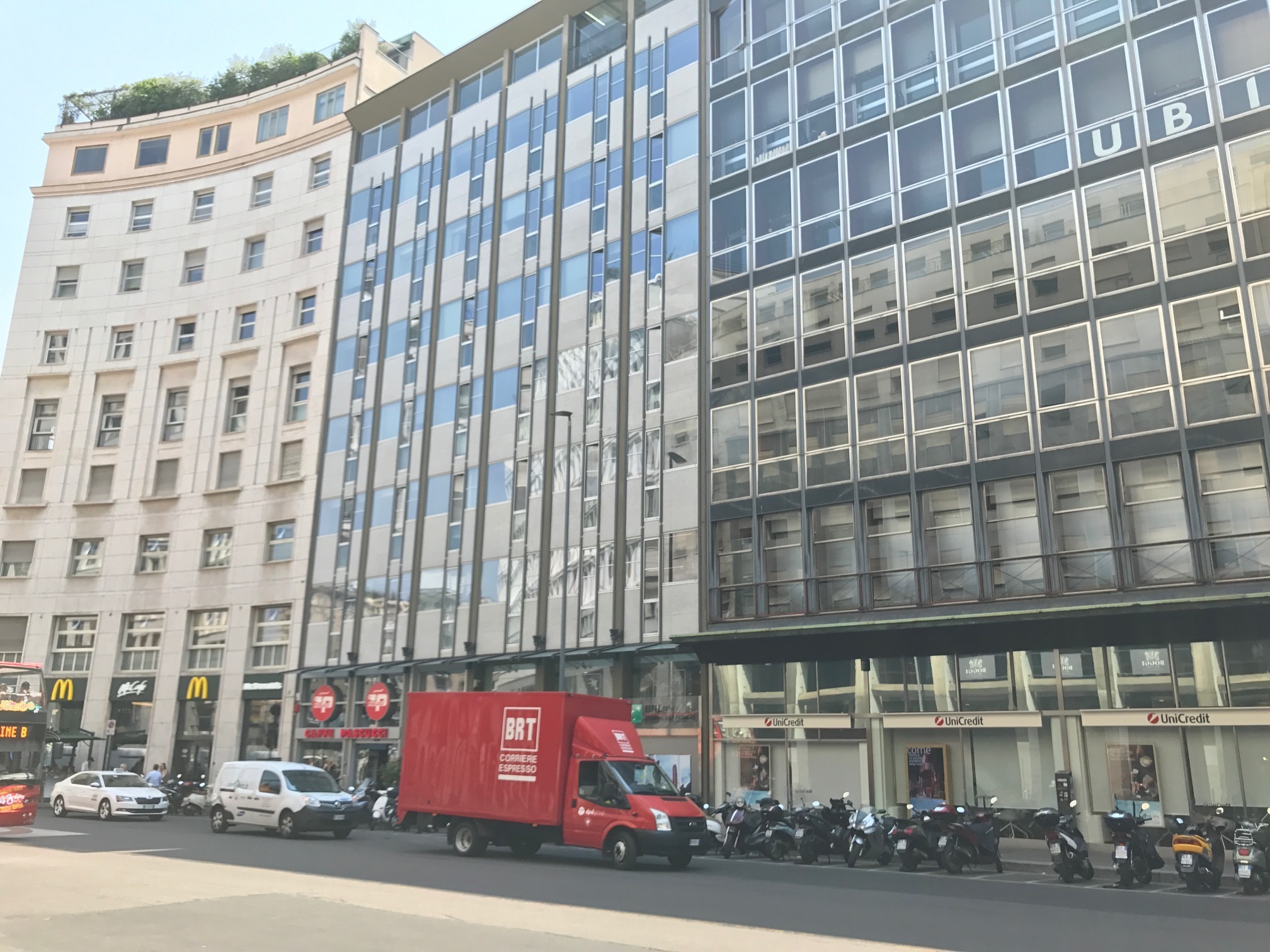 San Babila Private Meeting Room (6 person)