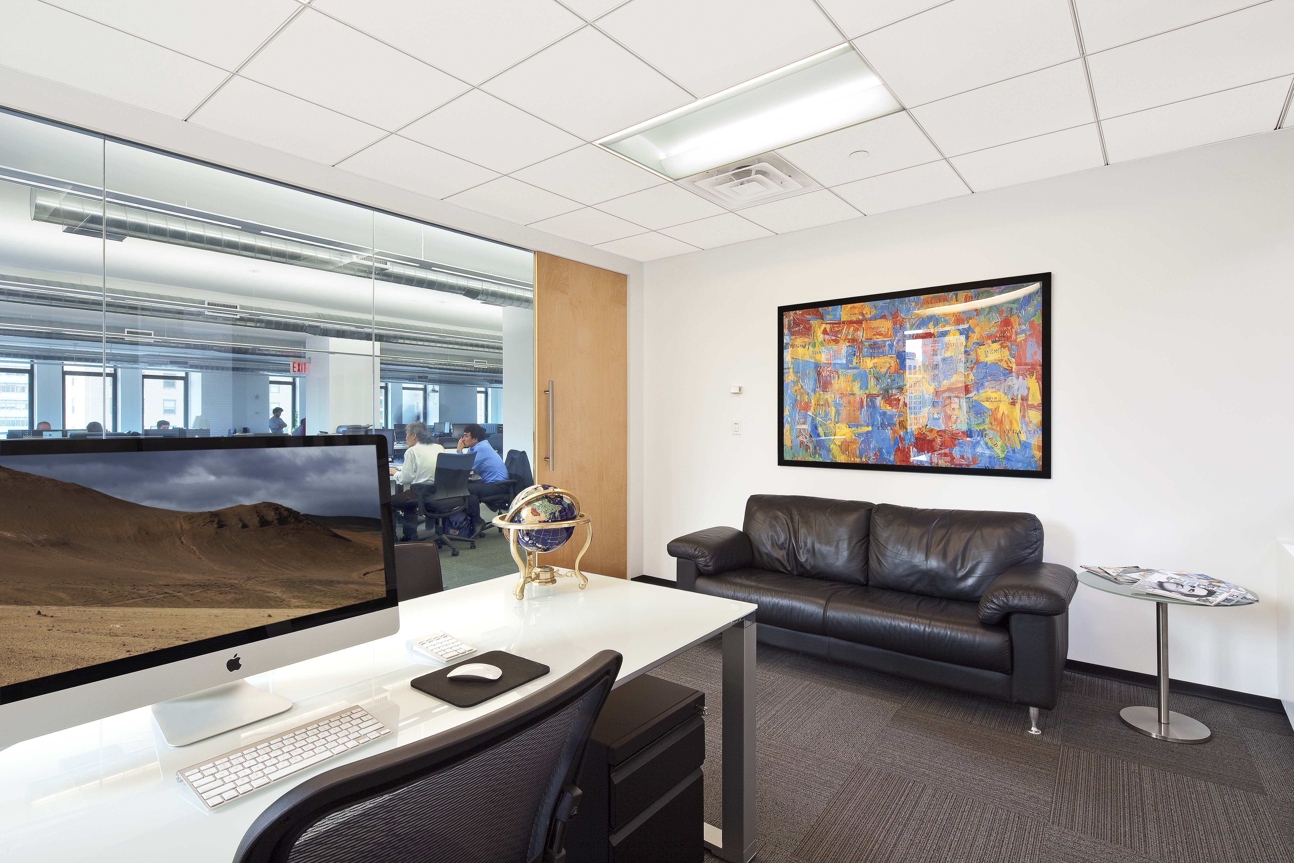 Dedicated Workstations in Spacious Modern Suite with Perks Dedicated Workstations in Spacious Modern Suite with Perks